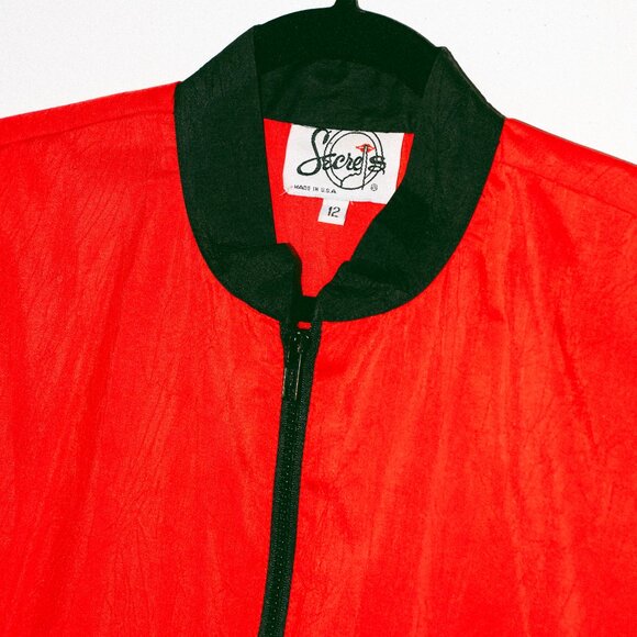 Vintage 90s Secrets Women’s 12 Crepey Vintage Red Jacket with Black Detailing - Picture 4 of 6